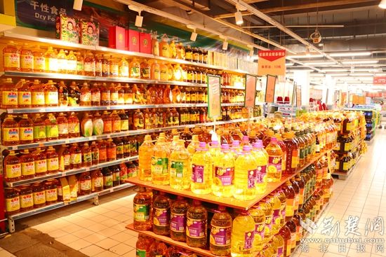 超市里的油，滿滿當(dāng)當(dāng).jpg.jpg