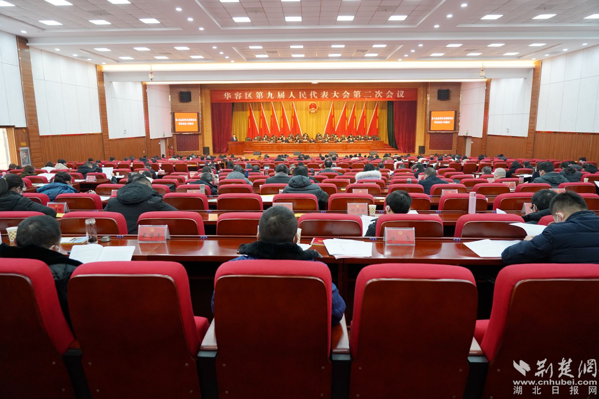 華容區(qū)第九屆人民代表大會第二次會議現(xiàn)場。.JPG.JPG