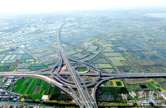 鐵、水、公、空立體式交通運輸通道連線成網(wǎng)_副本.jpg