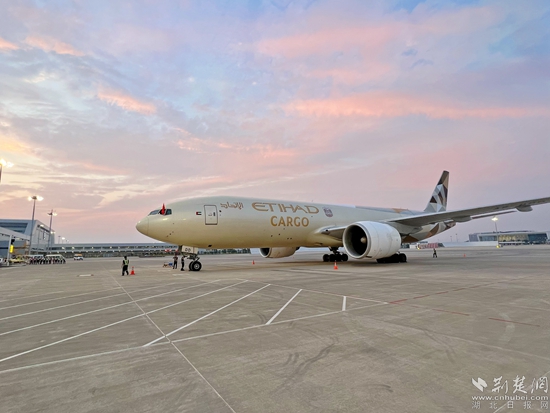 飛機(jī)?？客戤?。金康 攝.jpeg