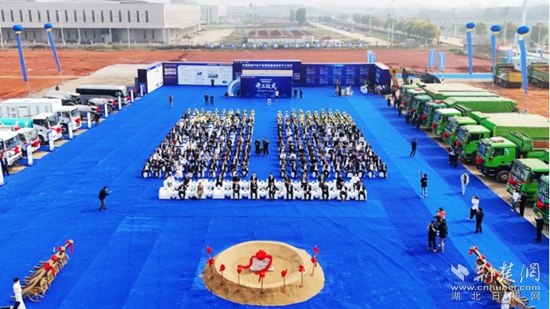 嘉魚(yú)縣 汽車.jpg